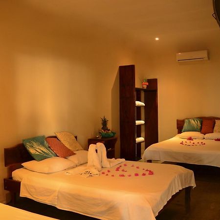 Claudio & Gloria Beach Front Rooms Playas del Coco Екстериор снимка