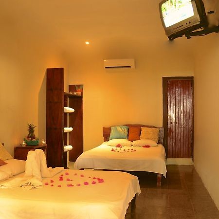 Claudio & Gloria Beach Front Rooms Playas del Coco Екстериор снимка